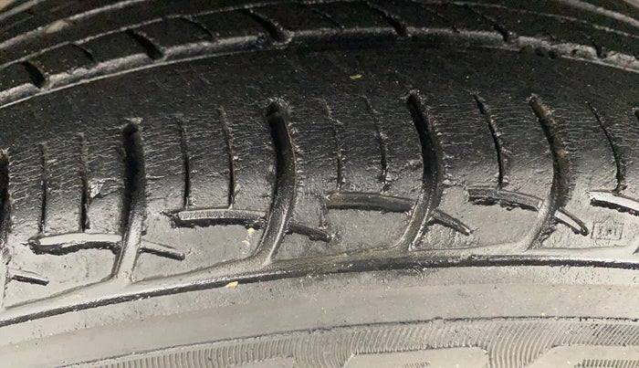 2017 Maruti Ciaz SIGMA 1.4 MT PETROL, Petrol, Manual, 73,236 km, Right Rear Tyre Tread