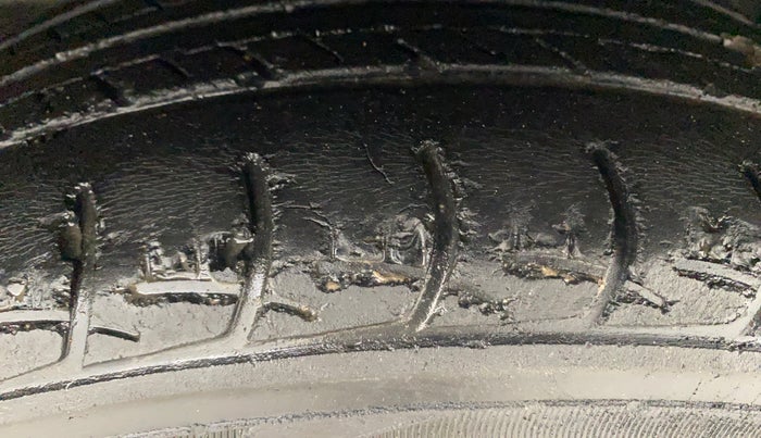 2017 Maruti Ciaz SIGMA 1.4 MT PETROL, Petrol, Manual, 73,236 km, Right Front Tyre Tread