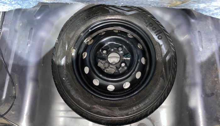 2015 Hyundai Eon SPORTZ, Petrol, Manual, 33,877 km, Spare Tyre