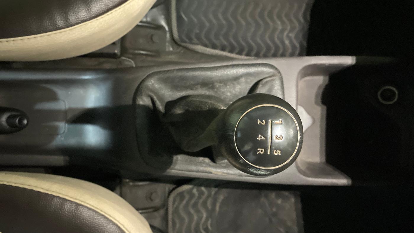 2015 Hyundai Eon SPORTZ, Petrol, Manual, 33,844 km, Gear Lever