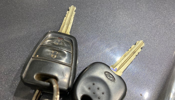 2015 Hyundai Eon SPORTZ, Petrol, Manual, 33,877 km, Key Close Up