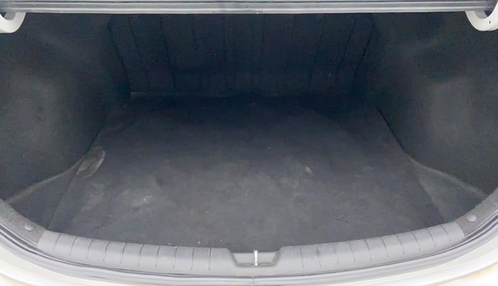 2018 Hyundai Verna 1.6 SX VTVT, Petrol, Manual, 52,858 km, Boot Inside
