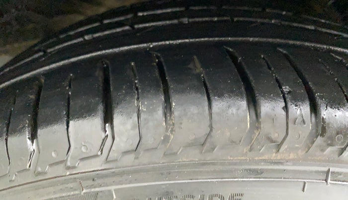 2018 Hyundai Verna 1.6 SX VTVT, Petrol, Manual, 52,858 km, Right Rear Tyre Tread
