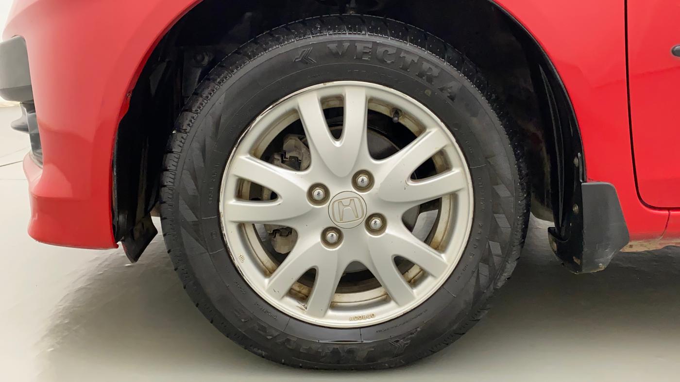2013 Honda Brio VX MT, Petrol, Manual, 50,325 km, Left Front Wheel