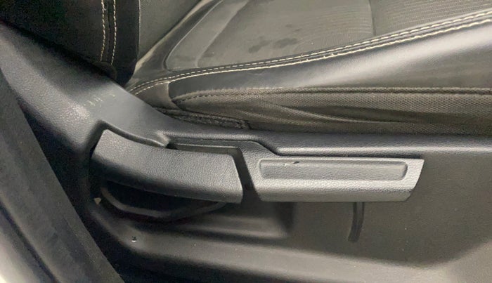 2019 Hyundai VENUE SX 1.0 (O) TURBO, Petrol, Manual, 64,336 km, Driver Side Adjustment Panel