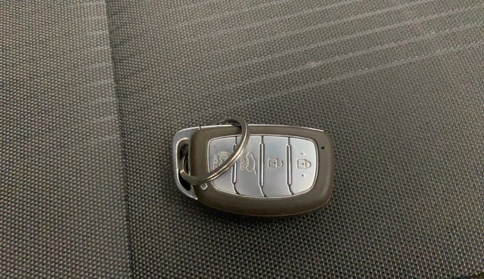 2019 Hyundai VENUE SX 1.0 (O) TURBO, Petrol, Manual, 64,336 km, Key Close Up