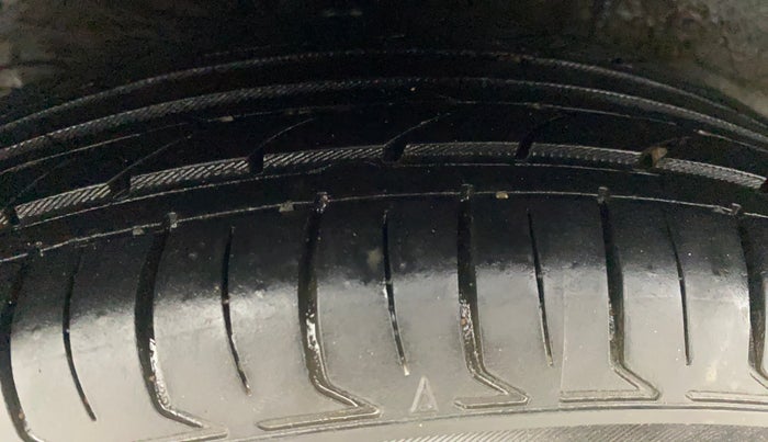 2018 Hyundai Grand i10 SPORTZ 1.2 KAPPA VTVT, Petrol, Manual, 63,426 km, Right Rear Tyre Tread