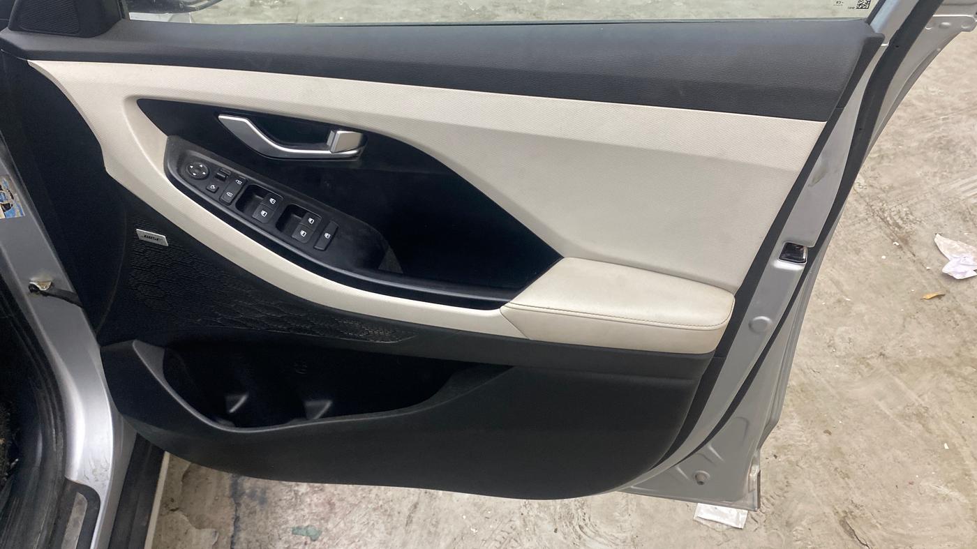 2021 Hyundai Creta SX (O) AT 1.5 DIESEL, Diesel, Automatic, 1,05,005 km, Driver Side Door Panels Control