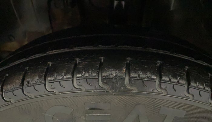 2017 Renault Kwid RXT 1.0, Petrol, Manual, 36,491 km, Left Front Tyre Tread