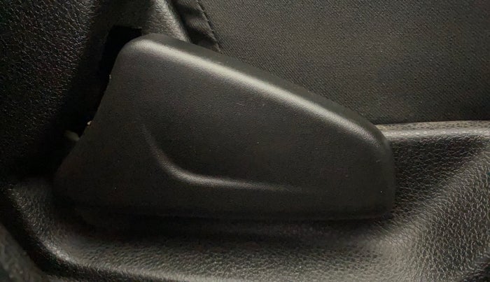 2017 Renault Kwid RXT 1.0, Petrol, Manual, 36,491 km, Driver Side Adjustment Panel