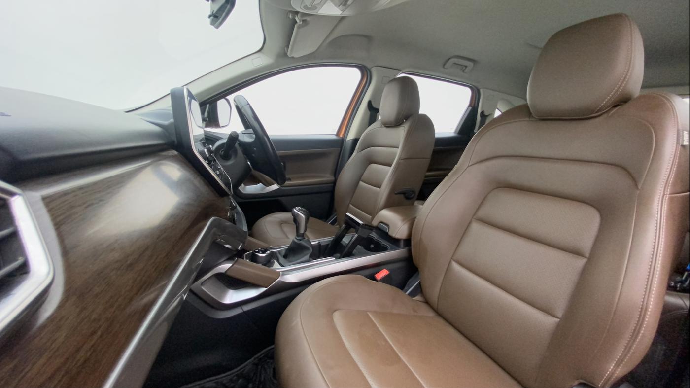 2019 Tata Harrier XZ 2.0L, Diesel, Manual, 88,244 km, Right Side Front Door Cabin