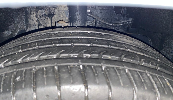 2022 Tata NEXON XMA SUNROOF PETROL, Petrol, Automatic, 27,827 km, Right Front Tyre Tread