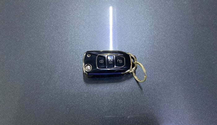 2022 Tata NEXON XMA SUNROOF PETROL, Petrol, Automatic, 27,827 km, Key Close Up