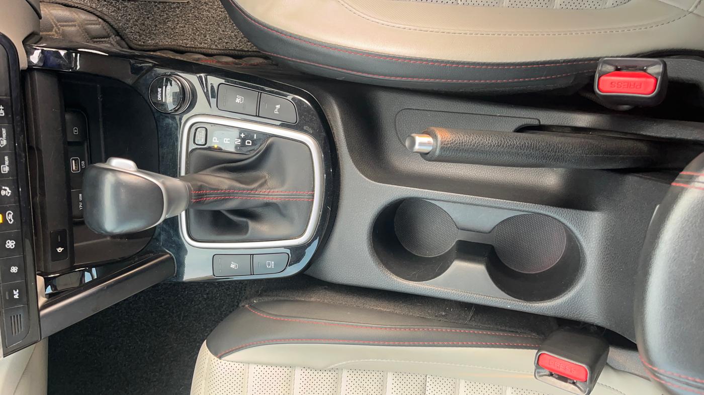 2020 KIA SELTOS GTX PLUS AT 1.5 DIESEL, Diesel, Automatic, 74,377 km, Gear Lever