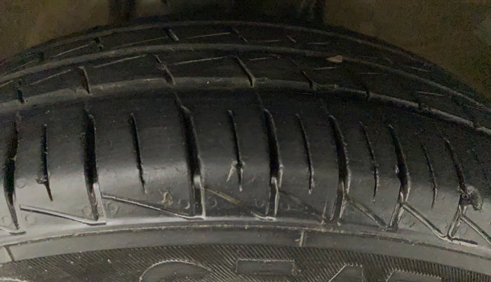 2021 Maruti Alto VXI, Petrol, Manual, 17,002 km, Right Front Tyre Tread