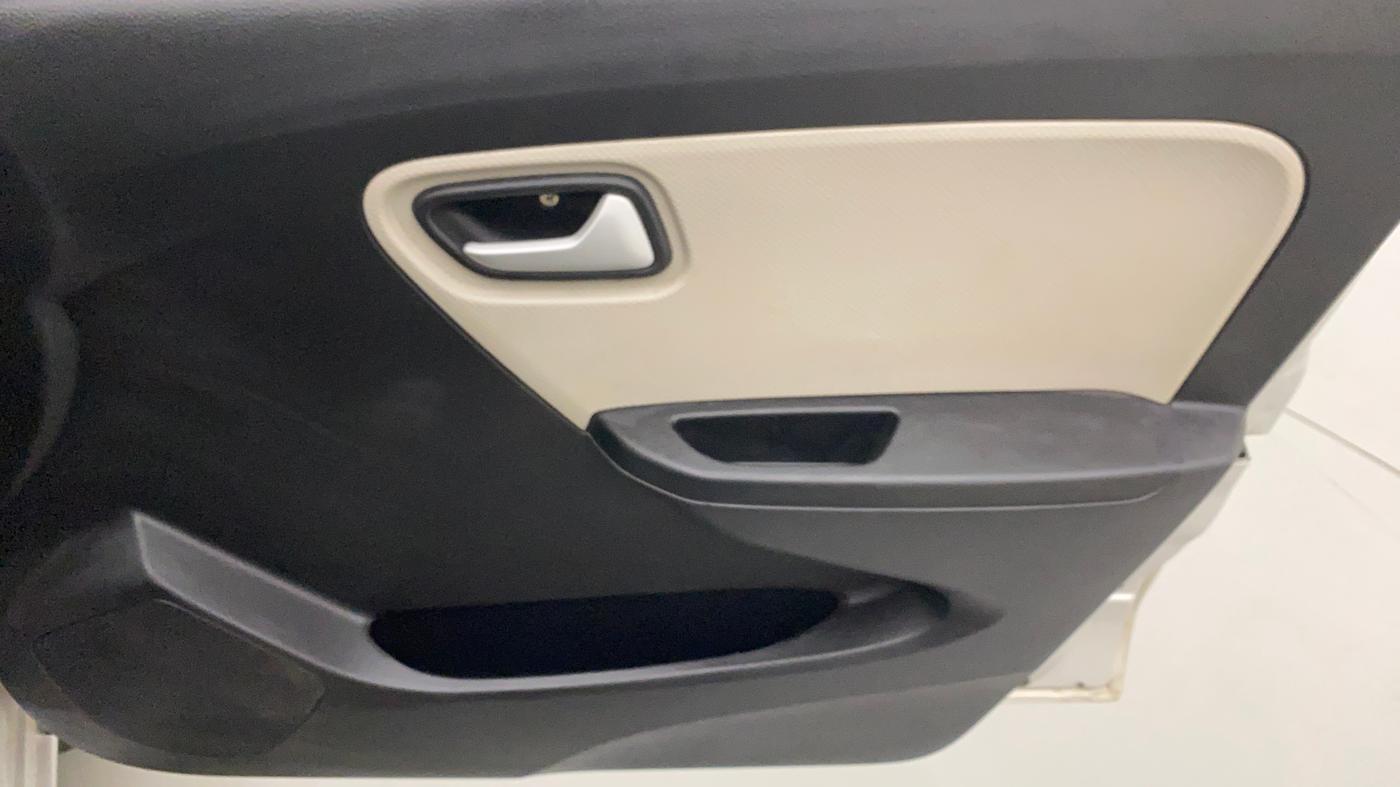 2021 Maruti Alto VXI, Petrol, Manual, 17,002 km, Driver Side Door Panels Control