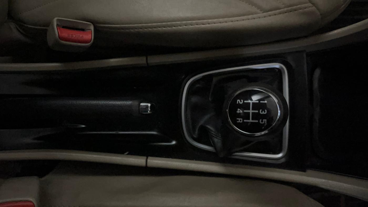 2018 Maruti Ciaz DELTA 1.5 SHVS MT PETROL, Petrol, Manual, 82,158 km, Gear Lever
