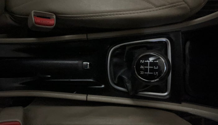 2018 Maruti Ciaz DELTA 1.5 SHVS MT PETROL, Petrol, Manual, 82,158 km, Gear Lever