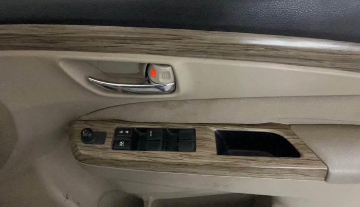 2018 Maruti Ciaz DELTA 1.5 SHVS MT PETROL, Petrol, Manual, 82,158 km, Driver Side Door Panels Control
