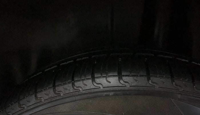 2018 Maruti Ciaz DELTA 1.5 SHVS MT PETROL, Petrol, Manual, 82,158 km, Left Rear Tyre Tread