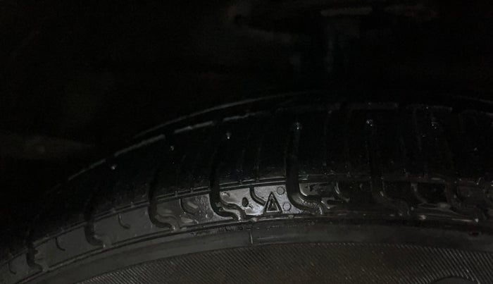 2018 Maruti Ciaz DELTA 1.5 SHVS MT PETROL, Petrol, Manual, 82,158 km, Right Front Tyre Tread