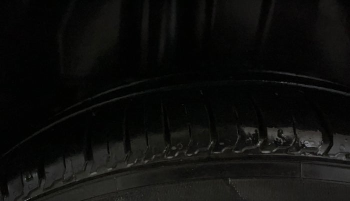 2018 Maruti Ciaz DELTA 1.5 SHVS MT PETROL, Petrol, Manual, 82,158 km, Right Rear Tyre Tread