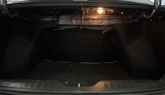 2018 Maruti Ciaz DELTA 1.5 SHVS MT PETROL, Petrol, Manual, 82,158 km, Boot Inside