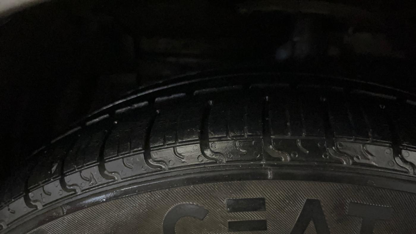 2018 Maruti Ciaz DELTA 1.5 SHVS MT PETROL, Petrol, Manual, 82,158 km, Left Front Tyre Tread