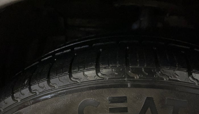 2018 Maruti Ciaz DELTA 1.5 SHVS MT PETROL, Petrol, Manual, 82,158 km, Left Front Tyre Tread