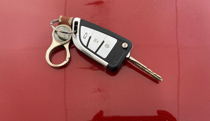 2017 Hyundai Grand i10 SPORTZ (O) 1.2 KAPPA VTVT, Petrol, Manual, 1,28,898 km, Key Close Up