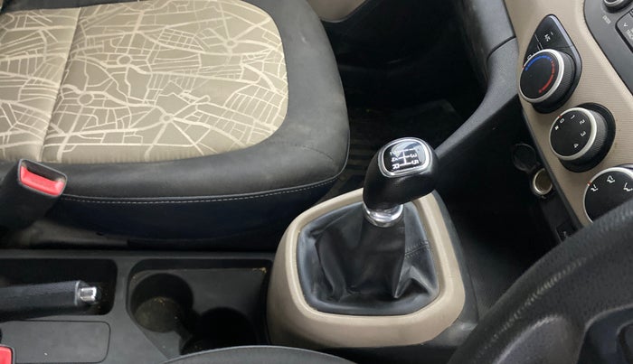 2017 Hyundai Grand i10 SPORTZ (O) 1.2 KAPPA VTVT, Petrol, Manual, 1,28,898 km, Gear Lever