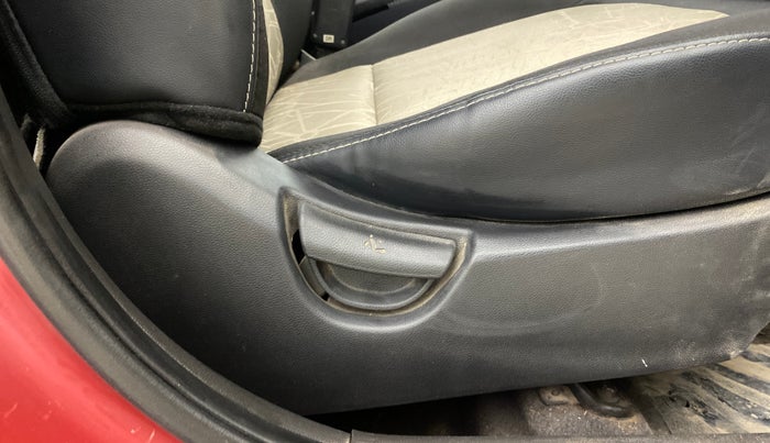 2017 Hyundai Grand i10 SPORTZ (O) 1.2 KAPPA VTVT, Petrol, Manual, 1,28,898 km, Driver Side Adjustment Panel