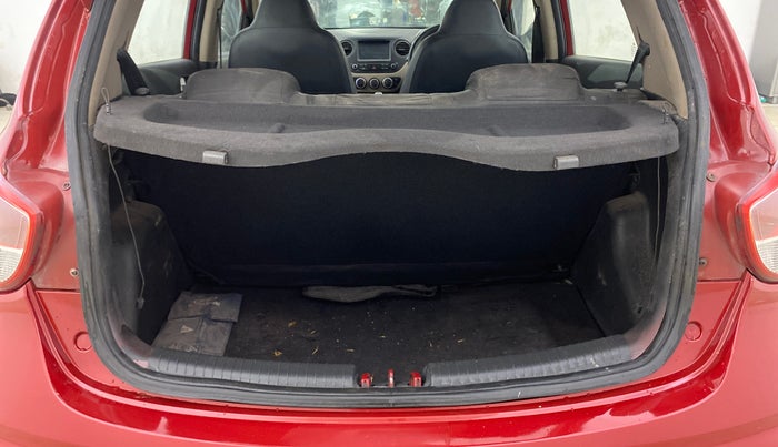 2017 Hyundai Grand i10 SPORTZ (O) 1.2 KAPPA VTVT, Petrol, Manual, 1,28,898 km, Boot Inside