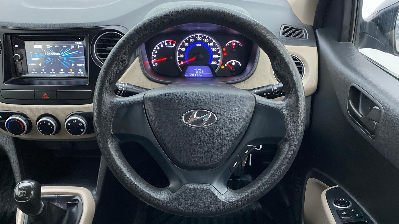 2017 Hyundai Grand i10 MAGNA 1.2 KAPPA VTVT, Petrol, Manual, 28,132 km, Steering Wheel Close Up