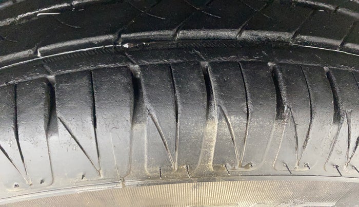 2016 Honda City 1.5L I-DTEC V, Diesel, Manual, 1,11,970 km, Right Front Tyre Tread