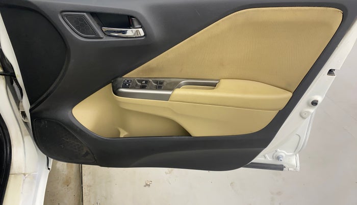 2016 Honda City 1.5L I-DTEC V, Diesel, Manual, 1,11,970 km, Driver Side Door Panels Control