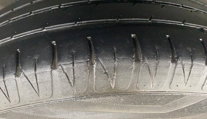2016 Honda City 1.5L I-DTEC V, Diesel, Manual, 1,11,970 km, Right Rear Tyre Tread