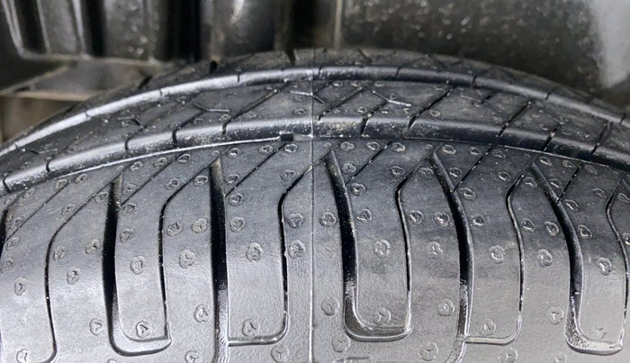 2012 Maruti Swift Dzire VXI, Petrol, Manual, 61,653 km, Right Rear Tyre Tread