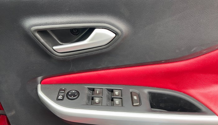 2022 Nissan MAGNITE XV TURBO CVT, Petrol, Automatic, 27,719 km, Driver Side Door Panels Control