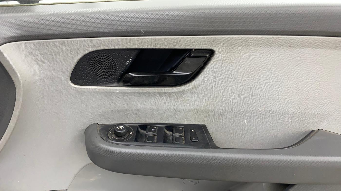 2021 Tata ALTROZ XT PETROL, Petrol, Manual, 52,244 km, Driver Side Door Panels Control