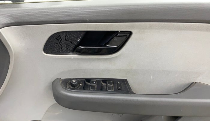 2021 Tata ALTROZ XT PETROL, Petrol, Manual, 52,639 km, Driver Side Door Panels Control