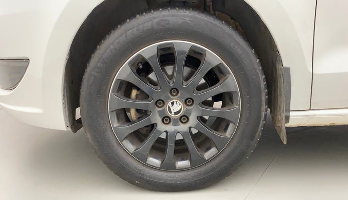 2015 Skoda Rapid 1.5 TDI CR ELEGANCE PLUS BLACK PACKAGE AT, Diesel, Automatic, 85,704 km, Left Front Wheel
