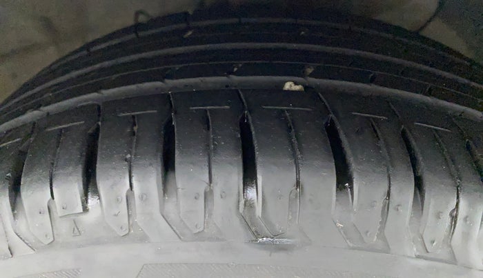 2018 Hyundai Verna 1.6 CRDI SX + AT, Diesel, Automatic, 97,553 km, Right Front Tyre Tread