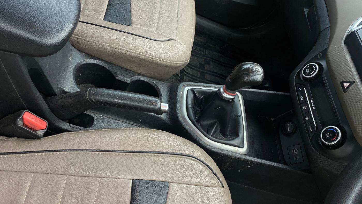 2016 Hyundai Creta SX PLUS 1.6 PETROL, Petrol, Manual, 85,593 km, Gear Lever