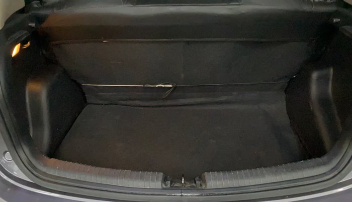 2014 Hyundai Grand i10 SPORTZ 1.2 KAPPA VTVT, Petrol, Manual, 98,870 km, Boot Inside