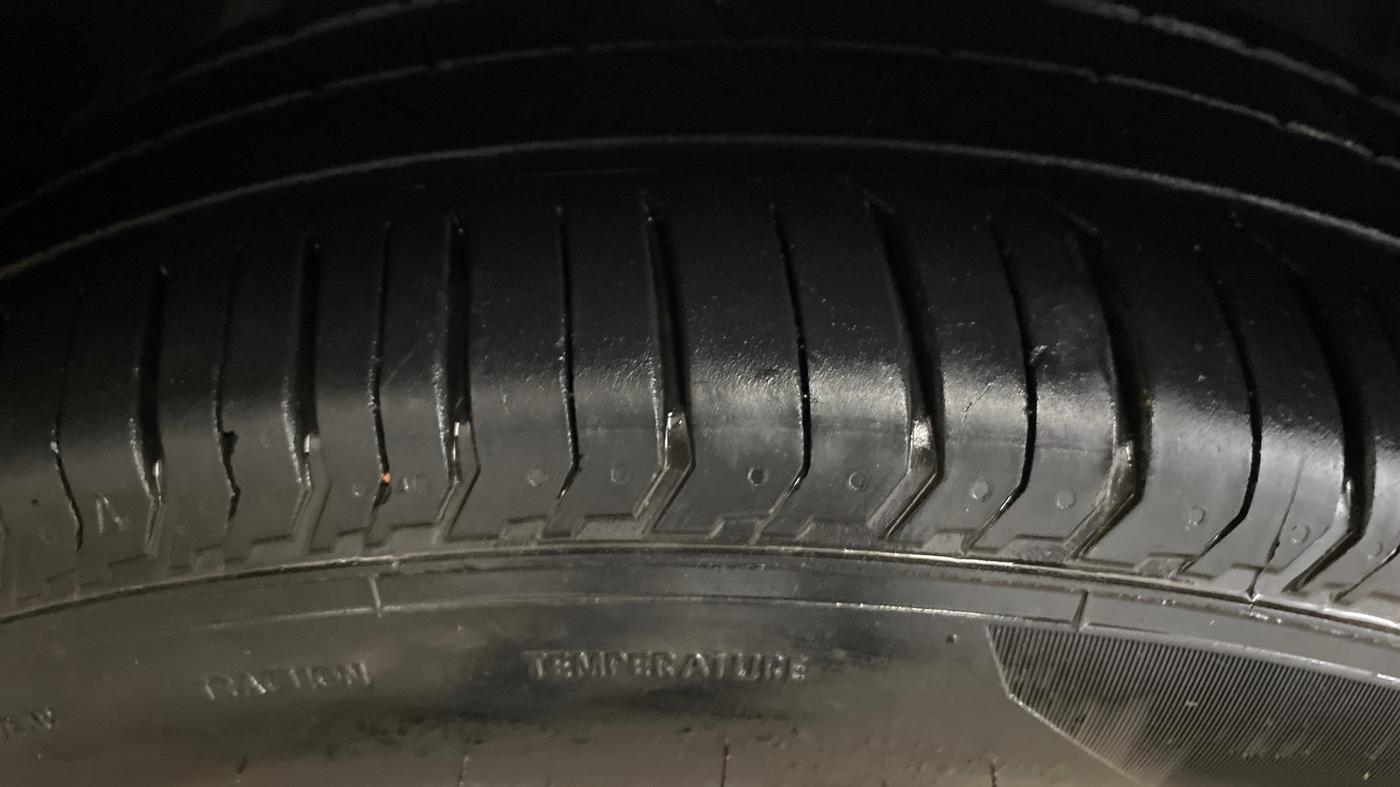 2020 Hyundai Elite i20 SPORTZ PLUS 1.2, CNG, Manual, 66,900 km, Left Front Tyre Tread