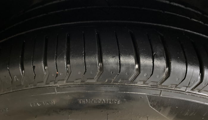 2020 Hyundai Elite i20 SPORTZ PLUS 1.2, CNG, Manual, 66,858 km, Left Front Tyre Tread