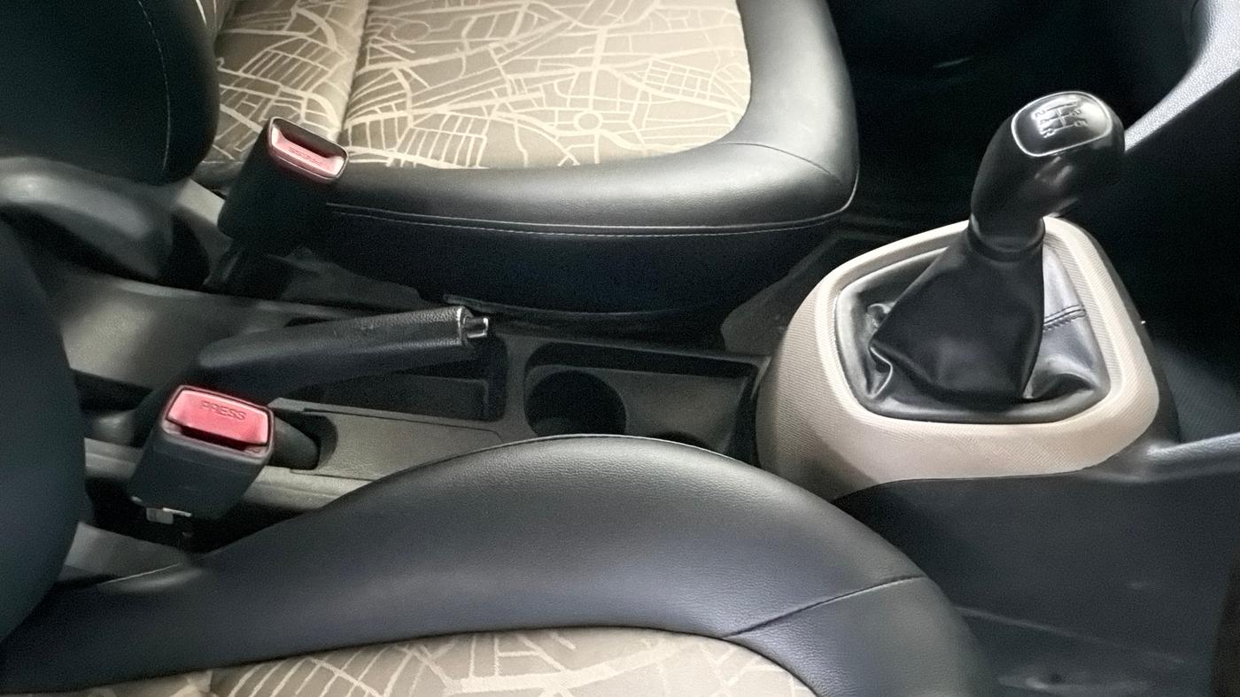 2017 Hyundai Grand i10 MAGNA 1.2 KAPPA VTVT, Petrol, Manual, 1,00,541 km, Gear Lever