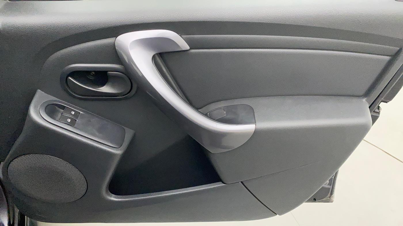 2014 Renault Duster RXE PETROL, Petrol, Manual, 41,690 km, Driver Side Door Panels Control