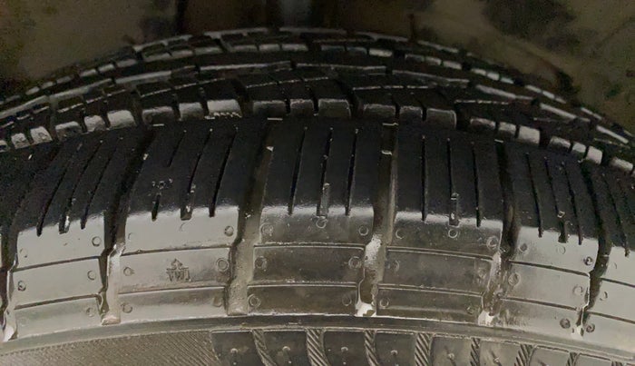 2014 Renault Duster RXE PETROL, Petrol, Manual, 41,690 km, Left Rear Tyre Tread